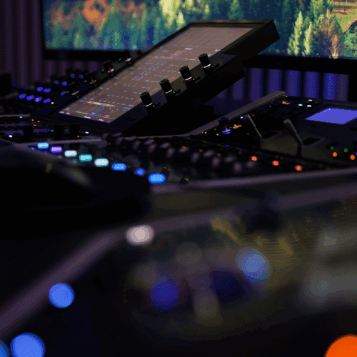 Avid S6:n MTM- ja Joystick-moduuli lähikuvassa
